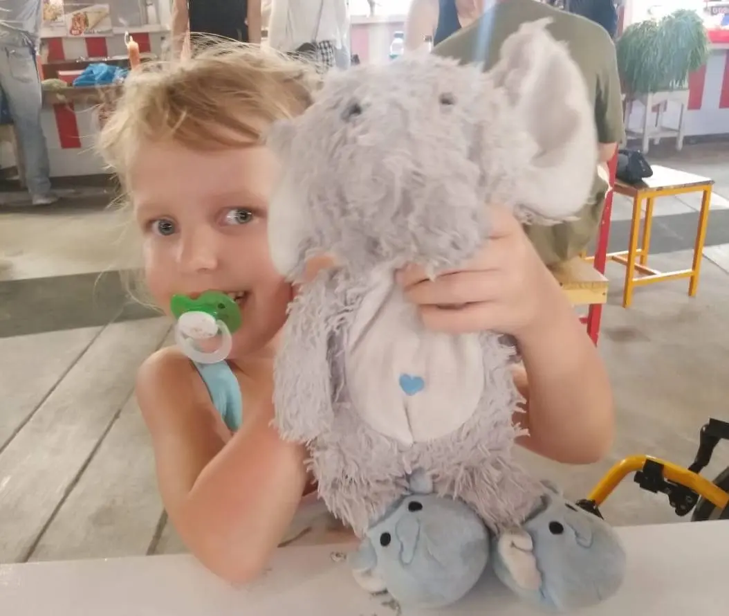 Stammzelltherapie für Lotta (4) mit spinocerebellärer Ataxie "absoluter Erfolg"