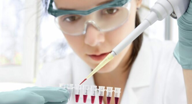 Image-of-Doctor-in-Laboratoty