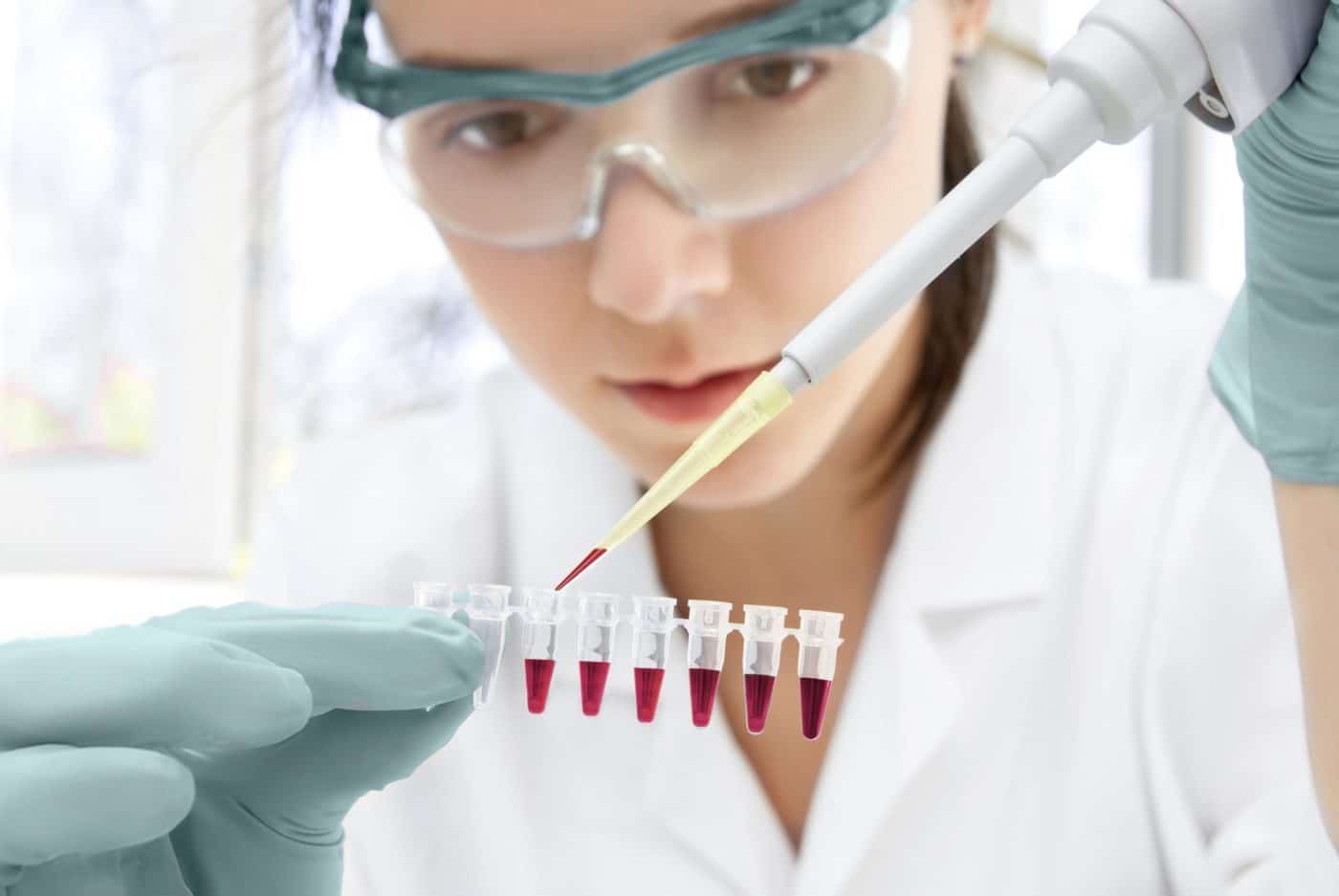 Image-of-Doctor-in-Laboratoty